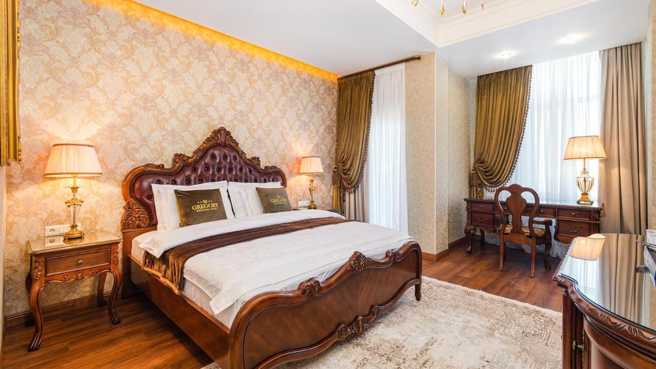 Gregory Boutique Hotel Chişinǎu Buitenkant foto A bedroom in the hotel